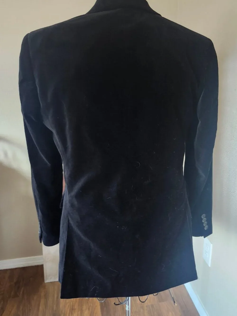 J. Ferrar Mens Slim Fit Velvet Sport Coat. 36S